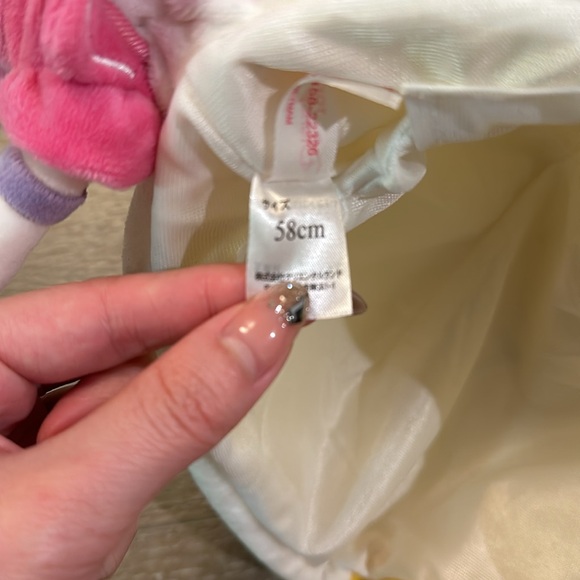 Daisy Duck Plush Hat - Picture 7 of 7